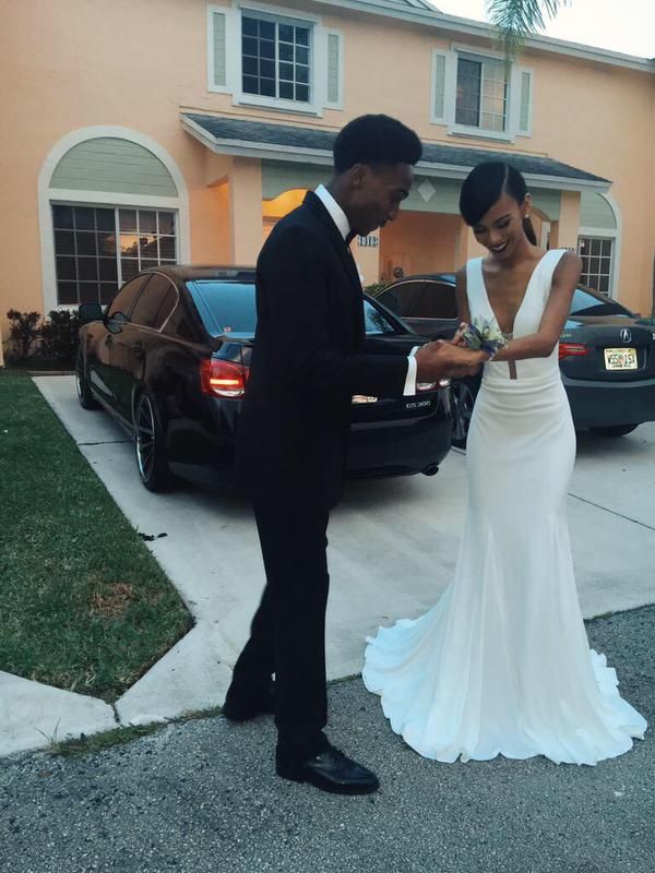 navy blue and white prom couples