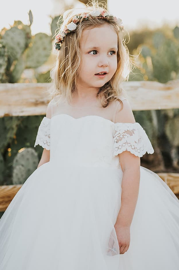 white flower girl dresses with lace